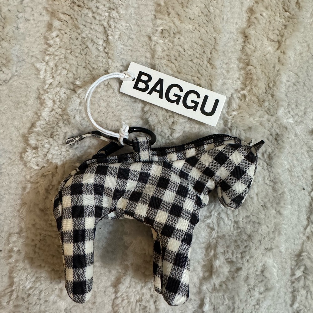 Baggu black and white gingham horse keychain - Picture 3 of 4
